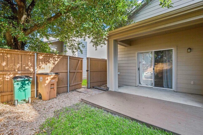 Building Photo - 7500 Shadowridge Run