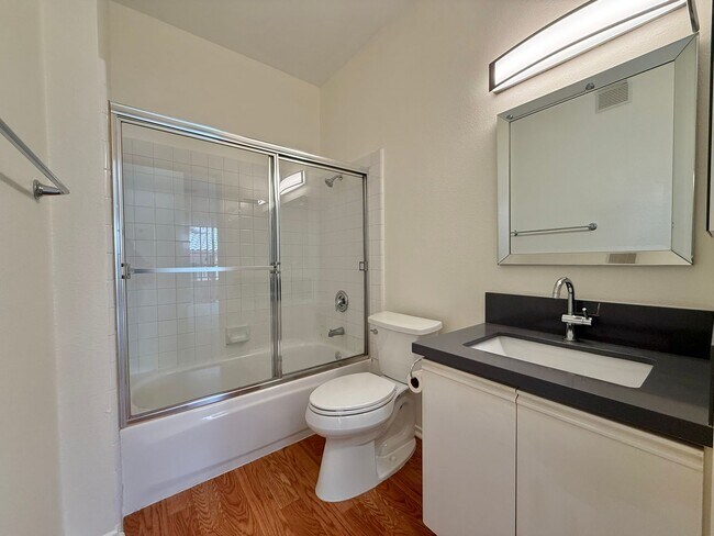 Building Photo - Spacious 2 Bedroom Condo in Sabre Springs!...