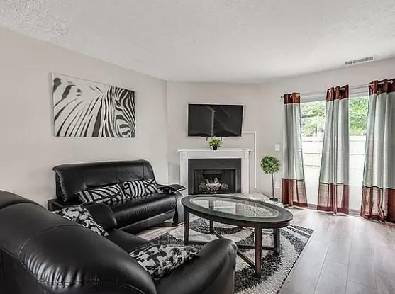 Building Photo - 1565 Springleaf Ct SE