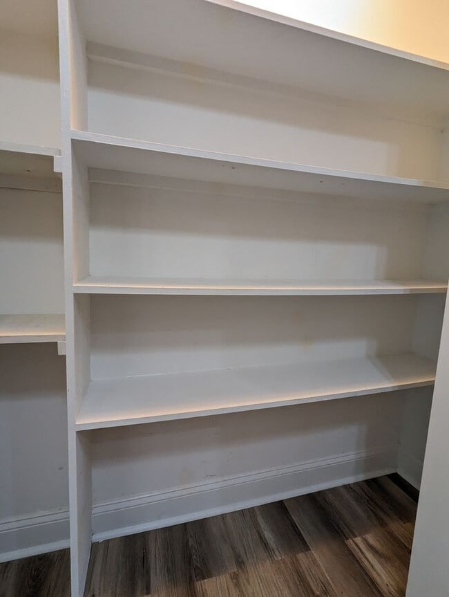 Building Photo - Colonial Heights