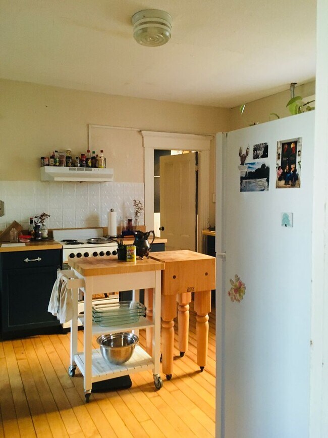 Building Photo - 468 Merrimack St