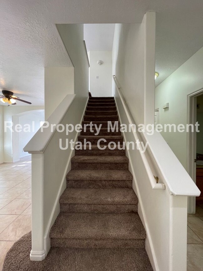 Building Photo - Stunning Townhome in Lehi