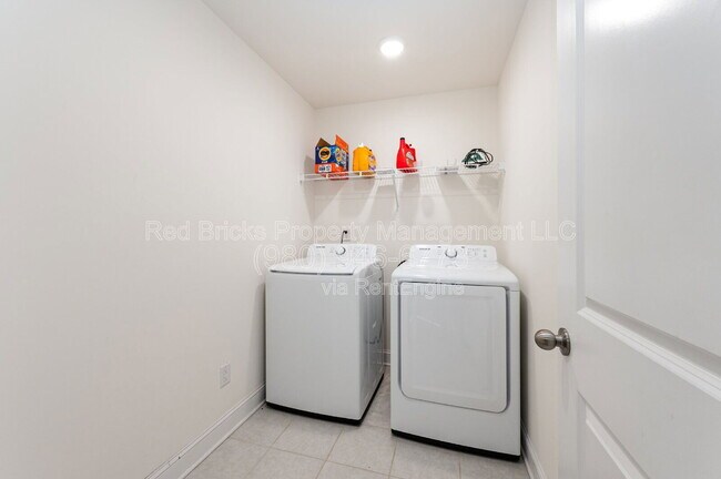 Building Photo - 8046 Saluda Dr