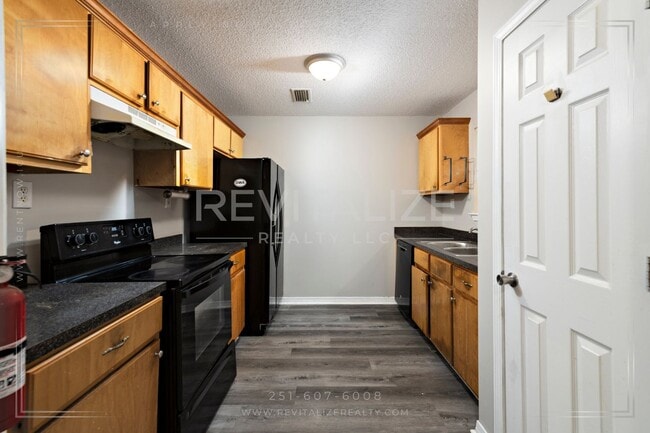 Building Photo - Newly Renovated Brick Home!