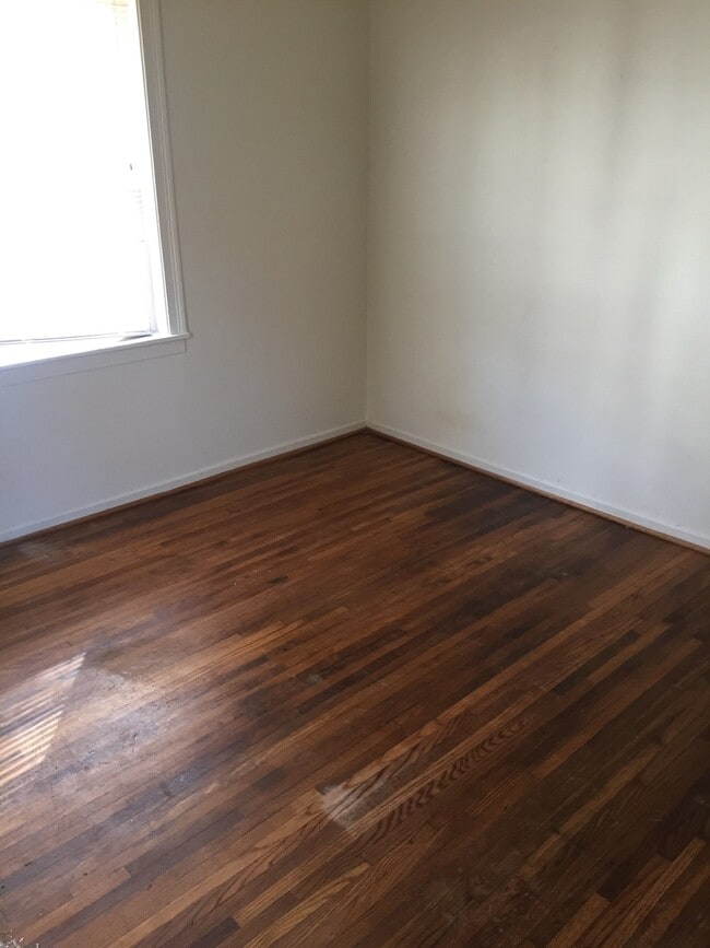 Building Photo - 1005 Nancy Ln SE