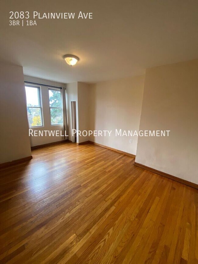 Building Photo - 2083 Plainview Ave