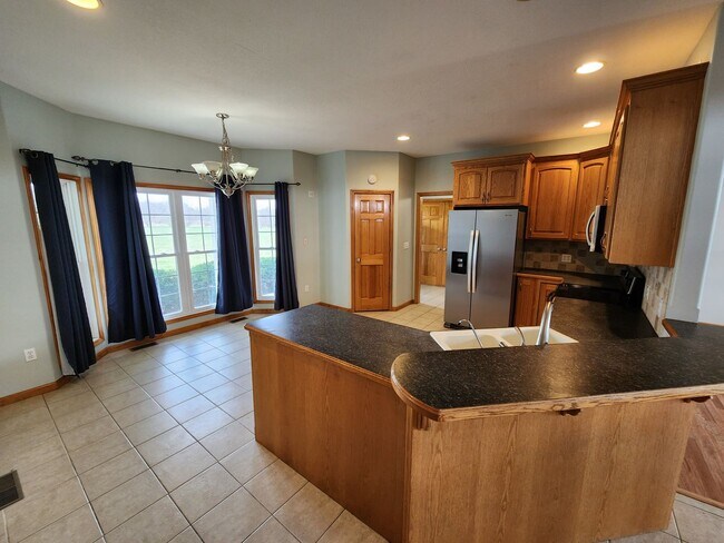 Building Photo - New price! Enjoy country living and seclus...
