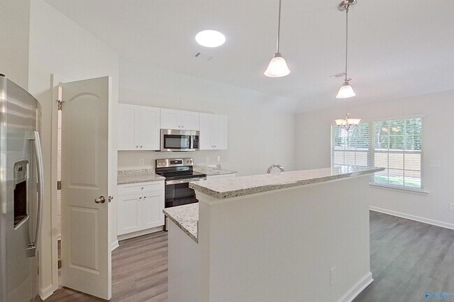 Building Photo - 111 Live Oak Dr