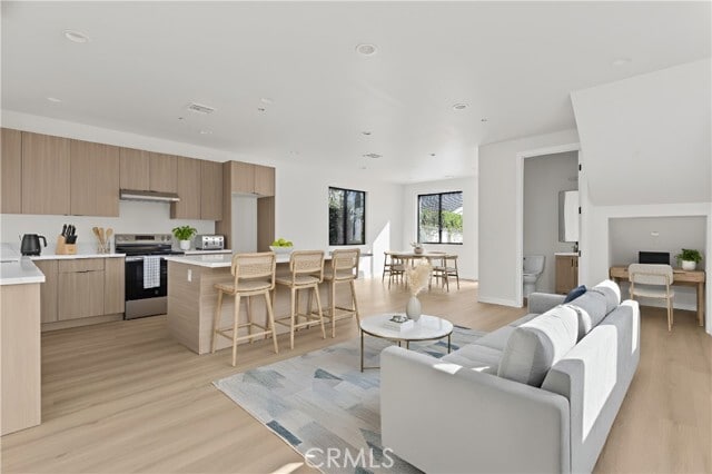 Building Photo - 11145 Hortense St