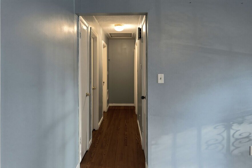 Building Photo - 2209 N 82nd Terrace