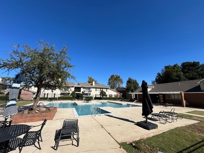 Building Photo - 3200 W Britton Rd