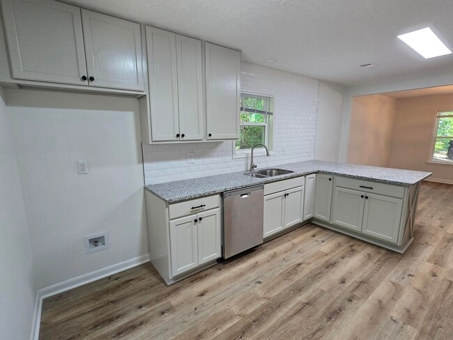 Building Photo - 469 Lawrence Dr