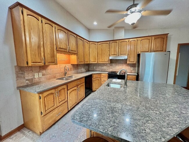 Building Photo - Fabulous house in Avondale on the East sid...