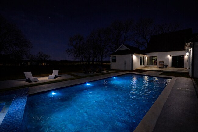 Building Photo - 5110 TX-OSR