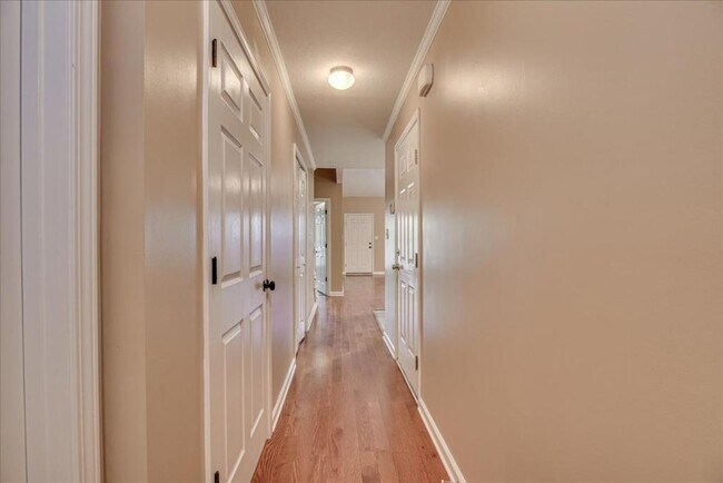 Building Photo - 140 Grove Landing Ct