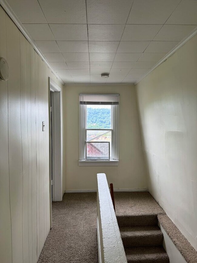 Building Photo - 647 5th St