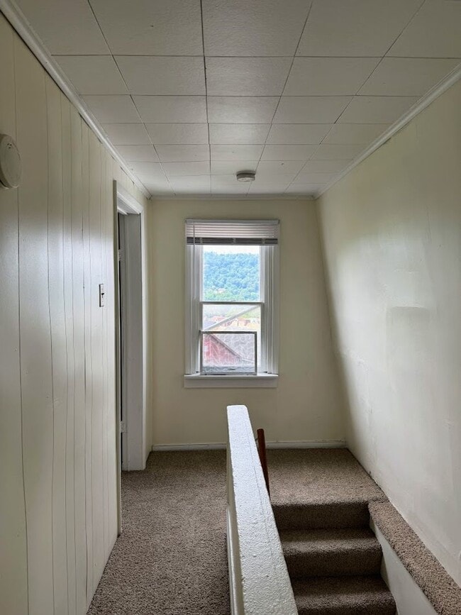 Building Photo - Updated 2/3 Bedroom Home in Pitcairn!