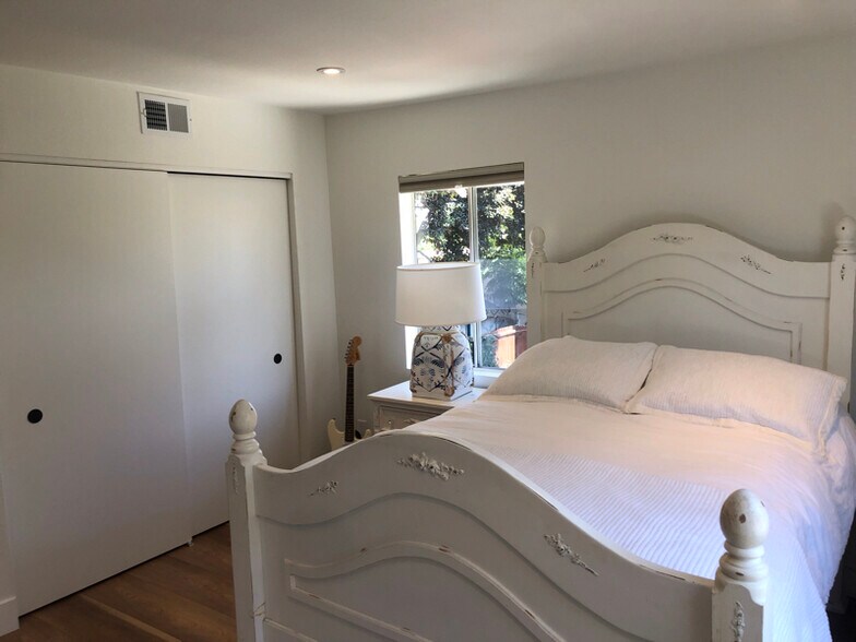 Building Photo - 2650 Van Buren Pl