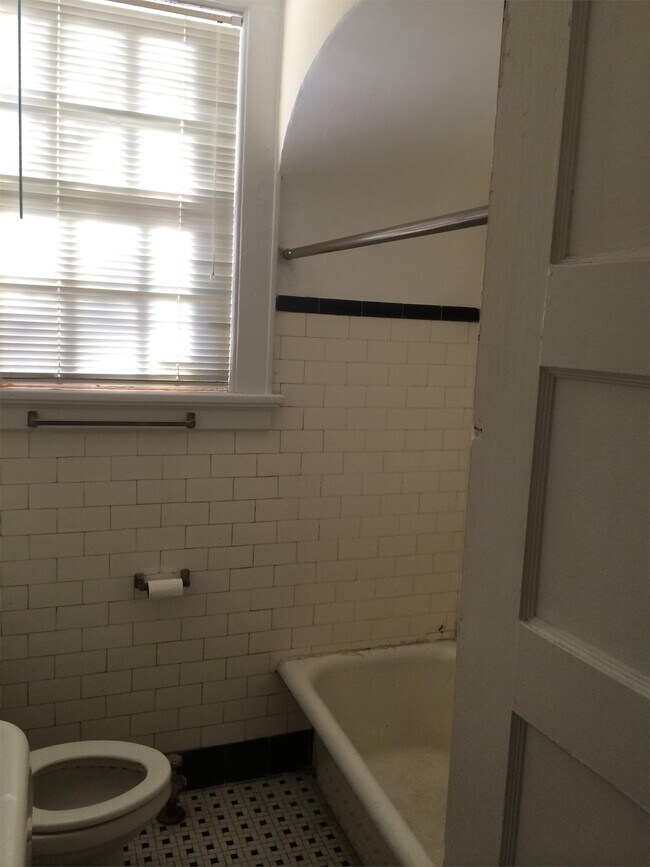 Building Photo - 1301 S McDonough St