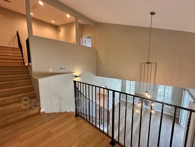 Building Photo - 379 Westlake Vista Ln