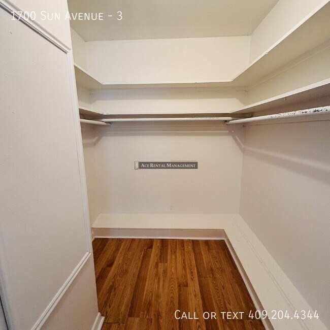 Building Photo - 1700 Sun Ave