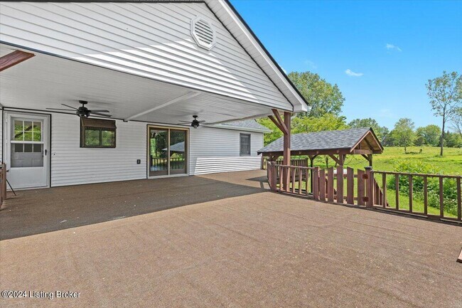 Building Photo - 250 Buck Knobs Rd