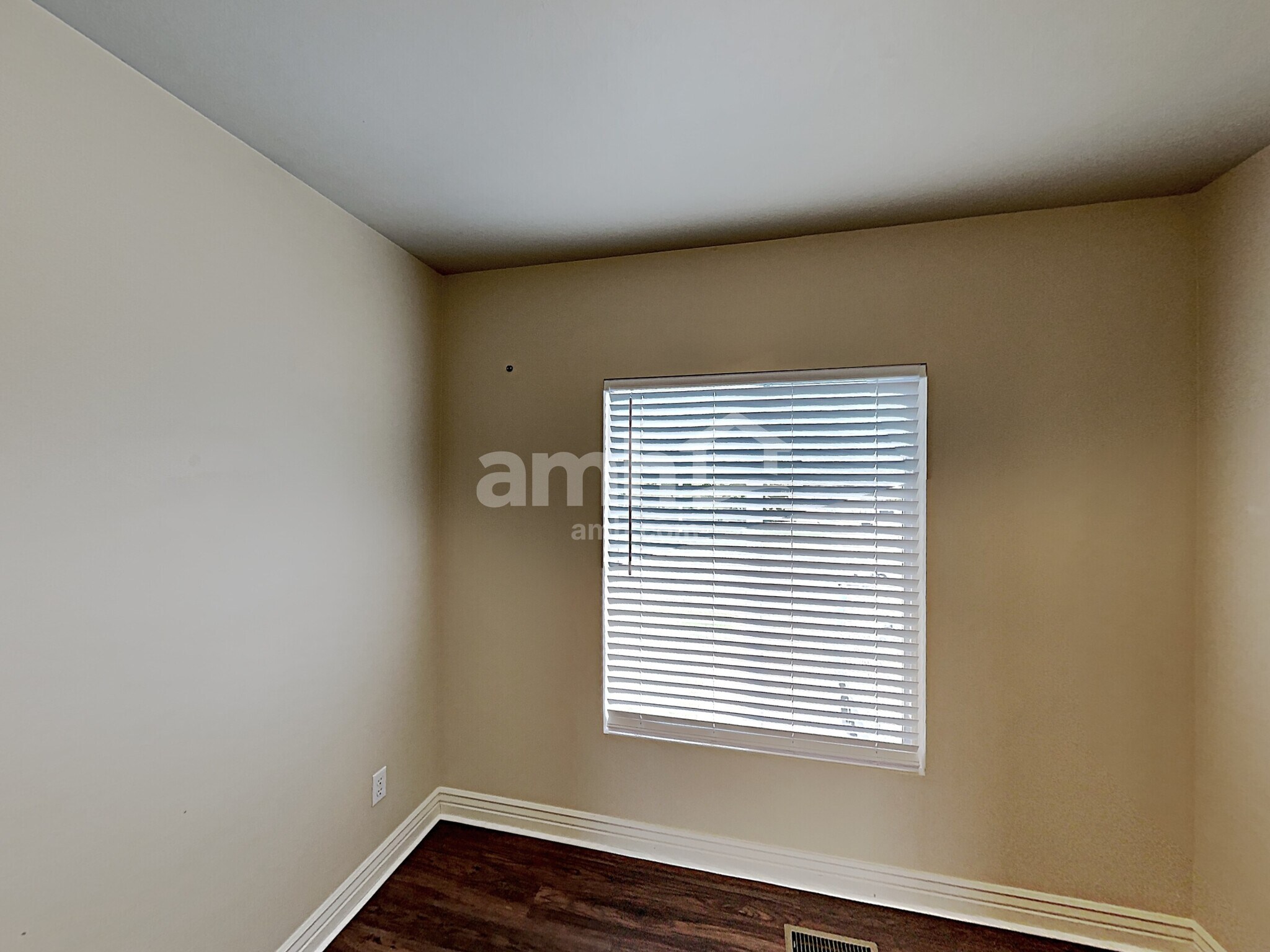 Building Photo - 521 N Quincy Ave