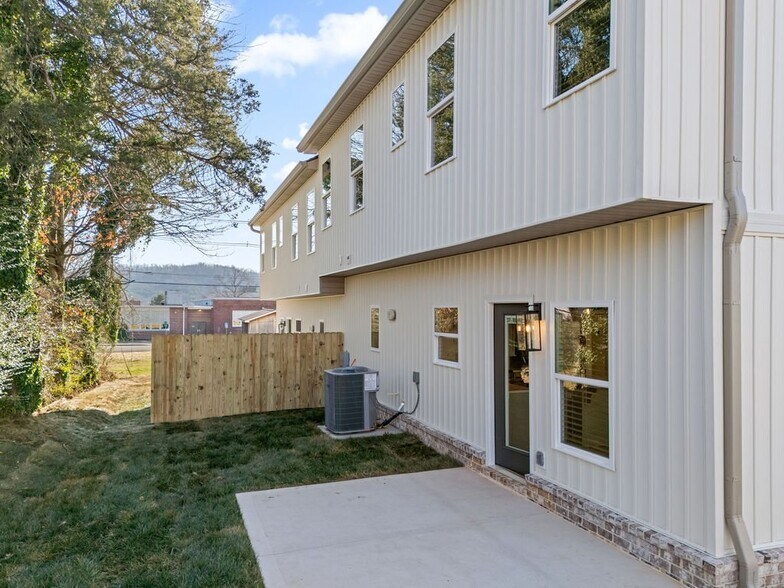 Building Photo - 102 Jenks Bostic Ln
