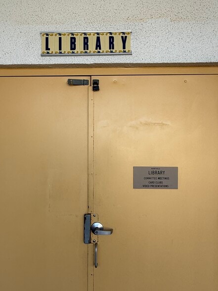 Building Photo - 2960 Lake Osborne Dr