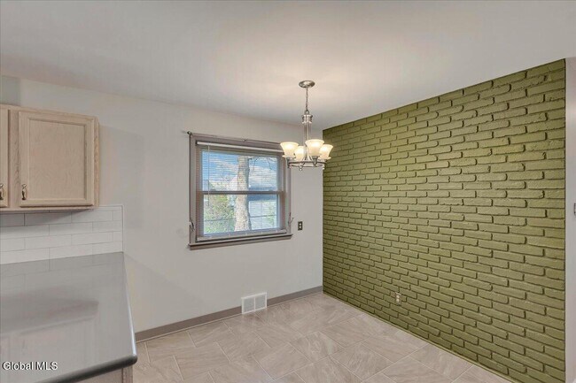 Building Photo - 1165 Cresse Ave