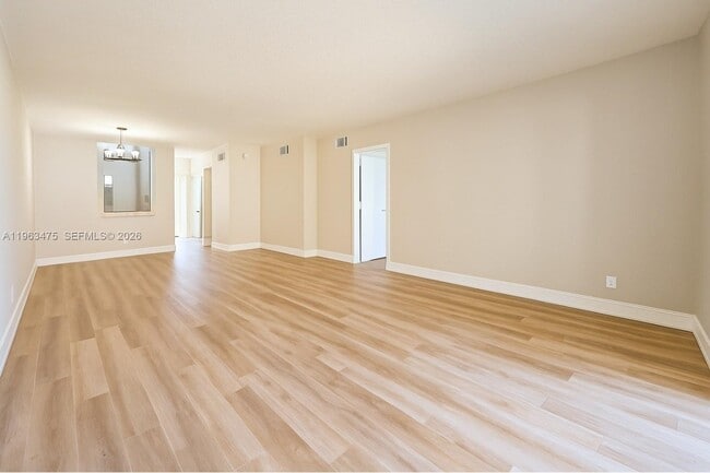 Building Photo - 333 NW 17th Ct