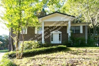Building Photo - 2921 Wood Dr NE