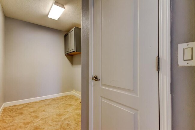 Building Photo - 10224 Celtic Ash Dr