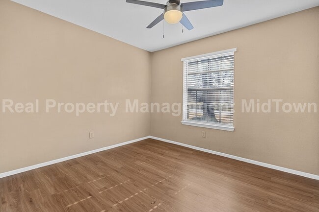 Building Photo - 3807 Glengate Dr