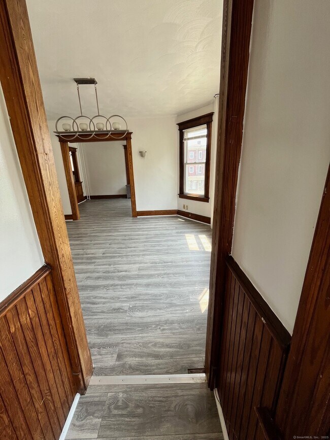 Building Photo - 67 Sisson Ave