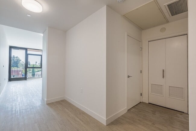 Building Photo - 4435 Piedmont Ave