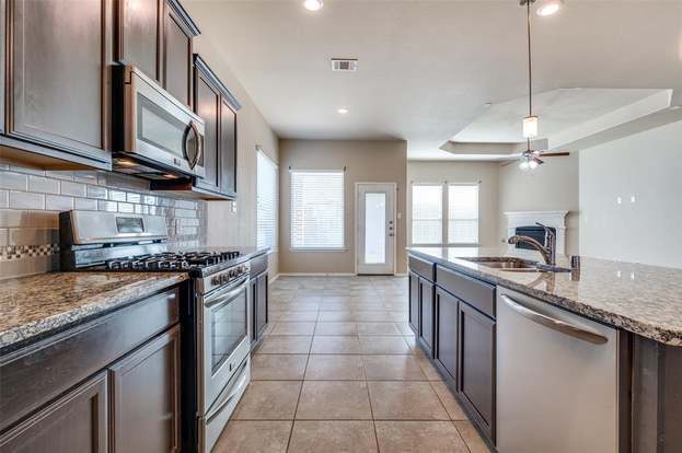 Building Photo - 2025 Lake Vista Dr