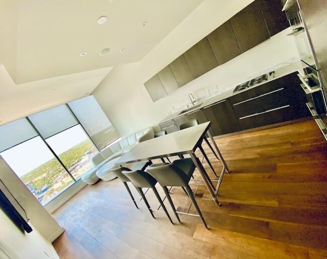 Building Photo - 210 Lavaca St