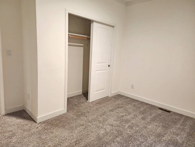 Building Photo - 370 E Lassen Ave