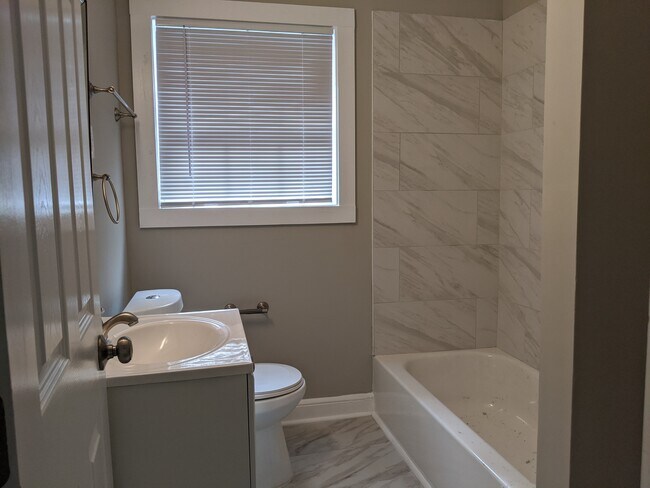 Building Photo - 2861 Forrest Hills Dr SW