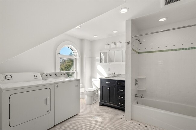 Building Photo - 36 Sewall St