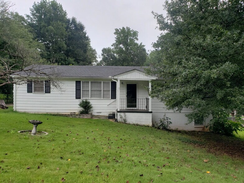 Primary Photo - 15 Hughes Rd