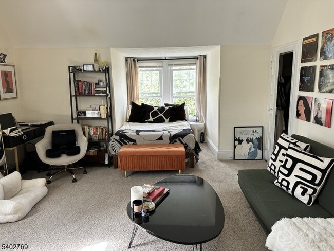 Building Photo - 19 Bowers Ln