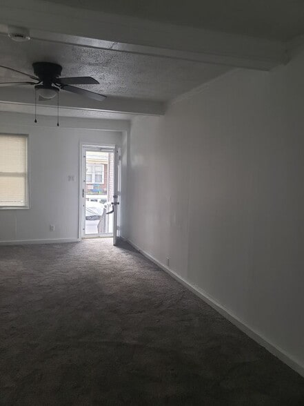 Building Photo - 209 W Cedar Ave