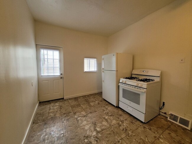 Building Photo - Dormont - 3 Bedroom Home