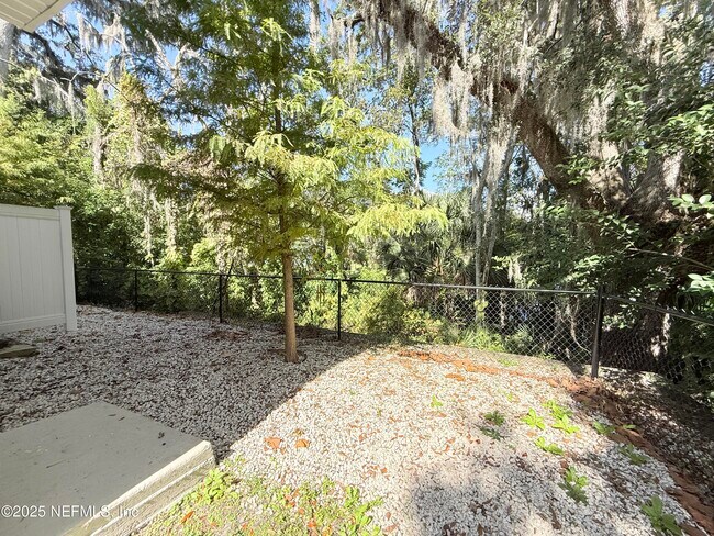 Building Photo - 5885 Creekside Crossing Dr