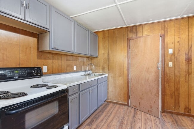 Building Photo - 44 E Cedar St