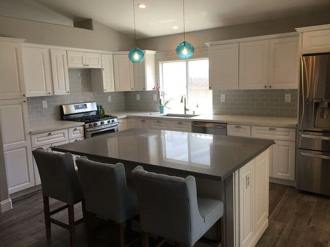 Building Photo - 190 San Tropez Dr