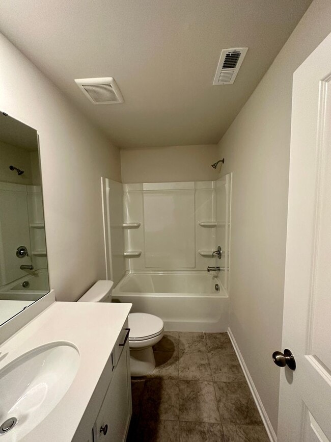 Building Photo - Elegant Townhome located in Ballantyne!