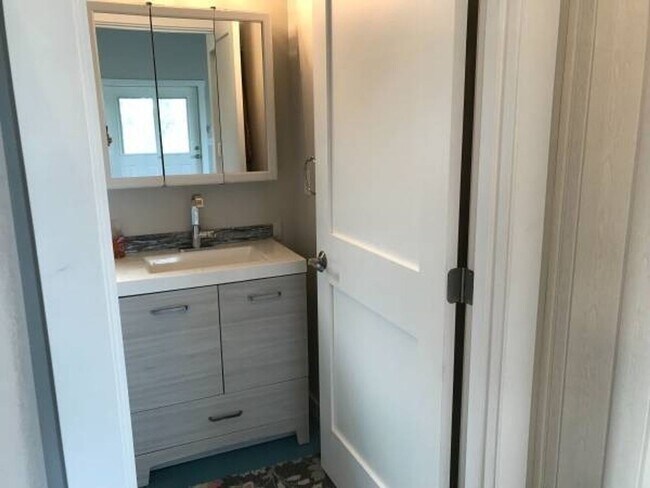 Building Photo - Jasmines Q